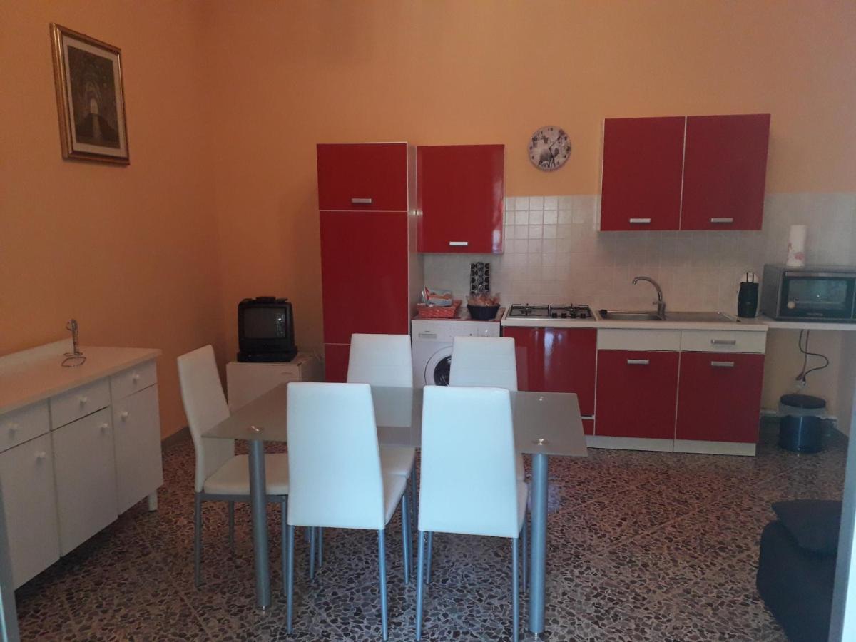 Casa vacanza Lo Vita Appartamento Alessia Collemeto Exterior foto